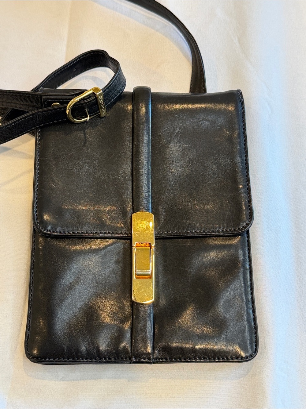 Vintage Francesco Biasia x Dillards leather crossbody. Made in Italy
